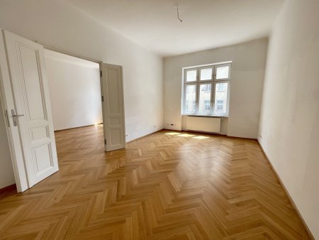 CHARMANTE, SONNIGE ALTBAUWOHNUNG MIT MINIBALKON - NÄHE U6 ALSER STRASSE - 3 ER WG GEEIGNET