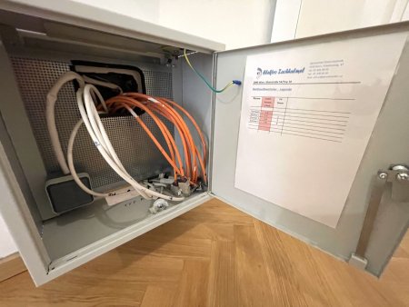 CHARMANTE, SONNIGE ALTBAUWOHNUNG MIT MINIBALKON - NÄHE U6 ALSER STRASSE - 3 ER WG GEEIGNET