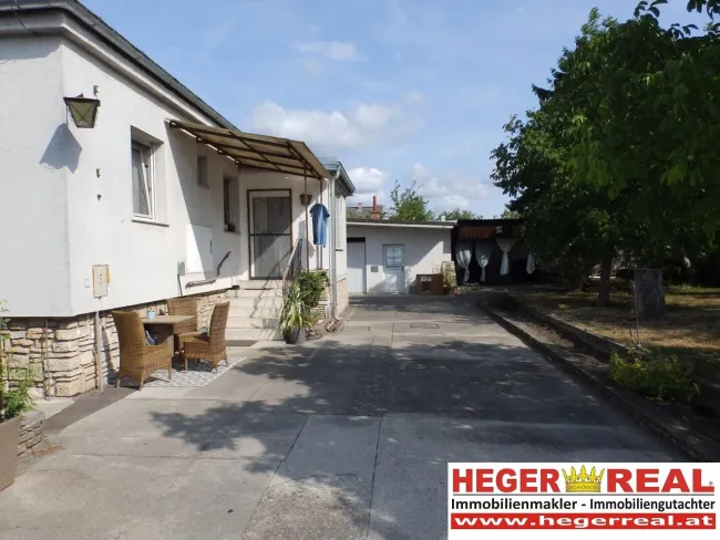 EINFAMILIENHAUS - NEBENGEBÄUDE mit GARAGE - ECKGRUNDSTÜCK 846m² - Bild