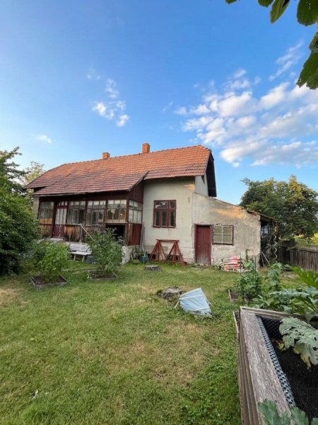 Kleines, aber feines Baugrundstück mit altem Wohnhaus in Ternitz, Ortsteil Pottschach, zu verkaufen