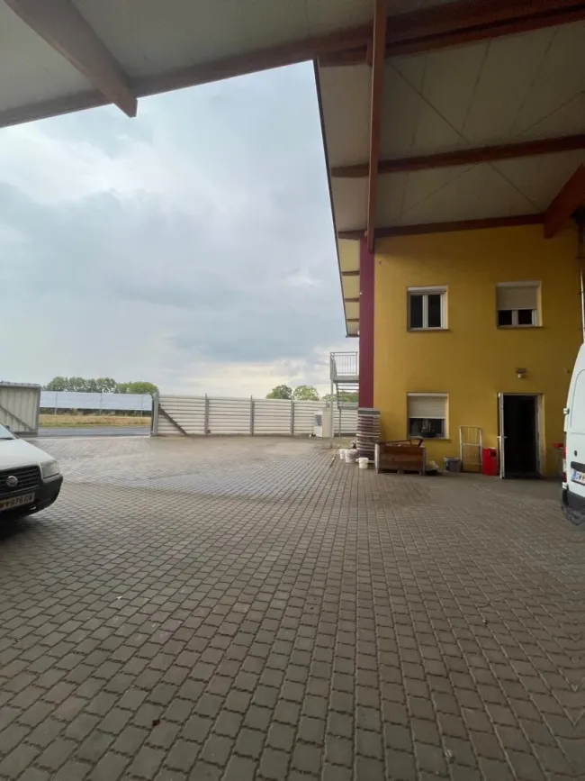 Attraktives Gewerbeobjekt in Ternitz – Hallen & Büroflächen zur Miete - Bild