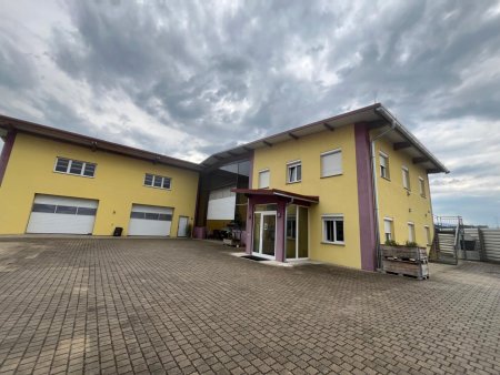 Attraktives Gewerbeobjekt in Ternitz – Hallen & Büroflächen zur Miete