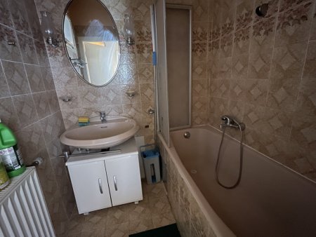 3-Zimmer mit separater Küche im 3en Stock ohne Lift: teilmöbliert!