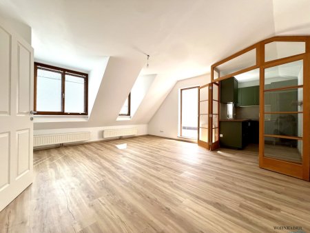 ⭐ Charmante DG-Wohnung mit großer Terrasse & Grünblick