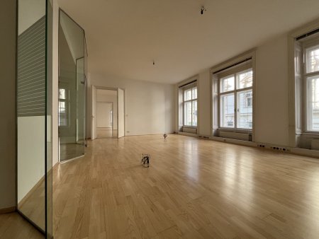 Helle, gut ausgestatte 178 m² Bürofläche in repräsentativem Stilaltbau Nähe Seilerstätte!