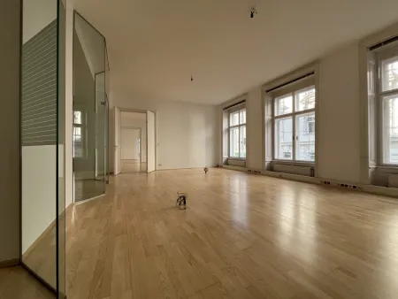 Helle, gut ausgestatte 178 m² Bürofläche in repräsentativem Stilaltbau Nähe Seilerstätte!