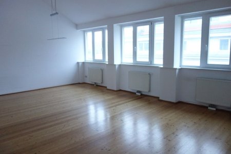 Charmante 2-Zimmer Dachwohnung mit Terrasse in 1110 Wien – gepflegt und top ausgestattet!