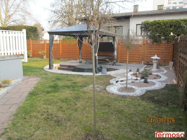 Traumhafter Bungalow vollunterkellert mit Fitness und Kino, perfekt und gepflegt mit wunderbaren Garten - Bild