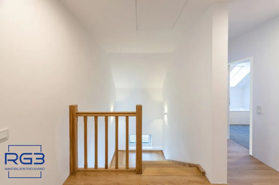 Modernes Einfamilienhaus mit RainBird Beregnungsanlage, Photovoltaikanlage und Wärmepumpe