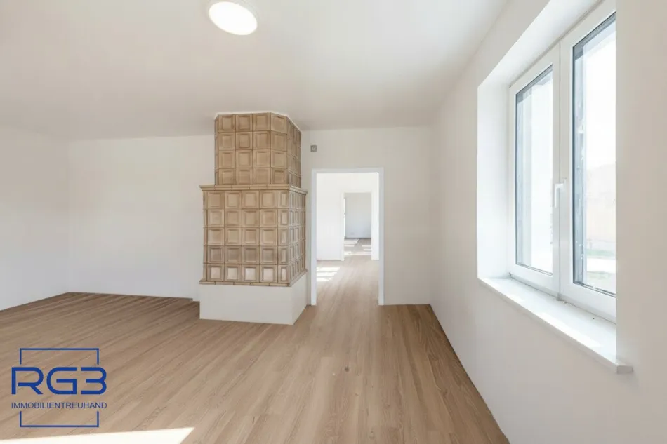 Modernes Einfamilienhaus mit RainBird Beregnungsanlage, Photovoltaikanlage und Wärmepumpe