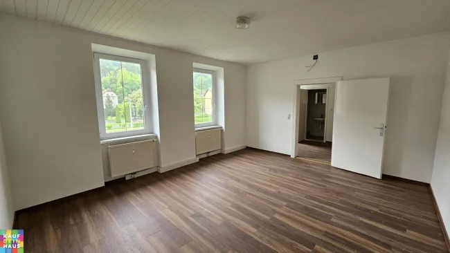 Frisch saniert 1-Zimmerwohnung mit Küche - Bild