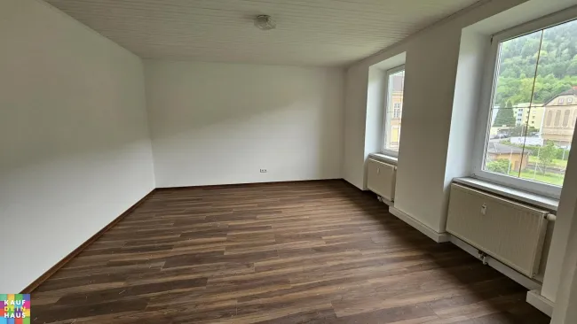 Frisch saniert 1-Zimmerwohnung mit Küche - Titelbild
