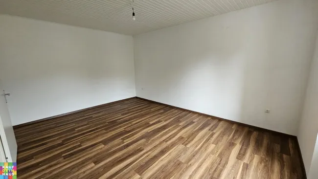 Frisch saniert 1-Zimmerwohnung mit Küche - Bild
