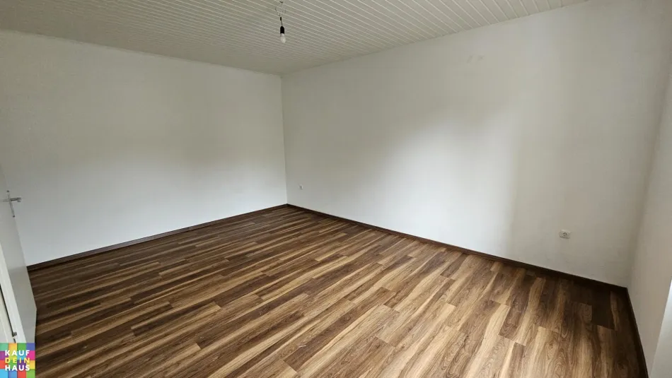 Frisch saniert 1-Zimmerwohnung mit Küche - Bild