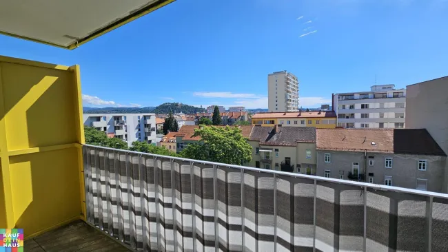 Drei Zimmer Genossenschaftswohnung mit Balkon - Titelbild