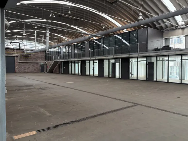 Große Lager-/Produktionshalle mit flexibler Einteilungsmöglichkeit in Mattighofen - Titelbild