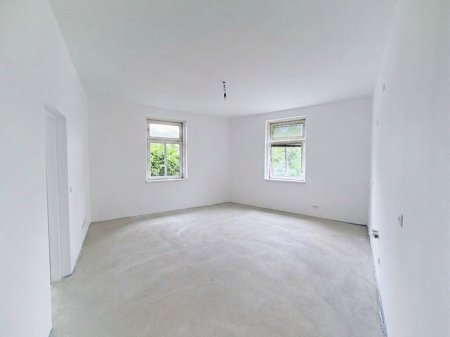 Moderne 2-Zimmer Erstbezugswohnung im Altbauwohnhaus nähe Matzner Park!