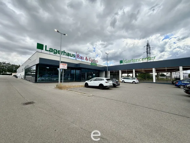 Retail- und/oder Lagerfläche mit Freiverkaufsfläche und Freilagerfläche in zentraler Lage in Stockerau - Titelbild