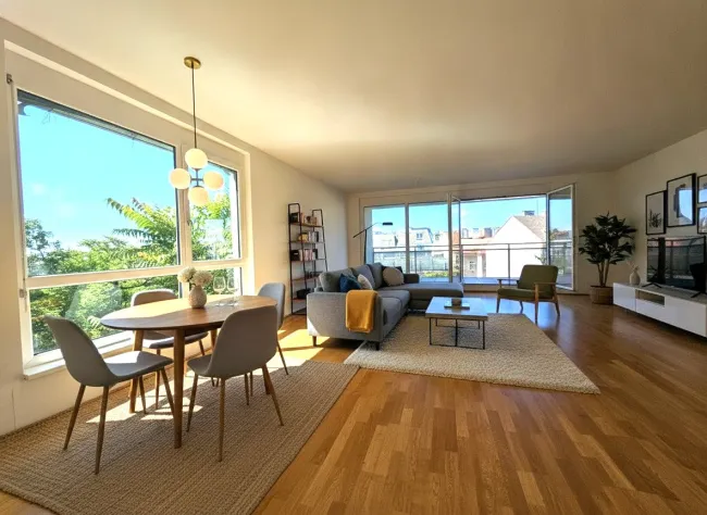 Exklusives Panorama Apartment mit Terrasse - Bild