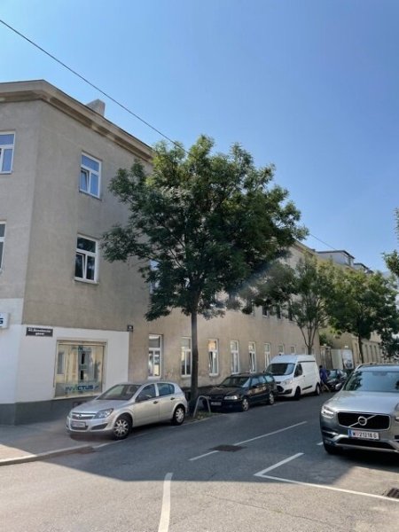Attraktives Investment in 1220 Wien + Ertragsstarkes Zinshaus mit Entwicklungspotenzial, angrenzendem Baugrund und zusätzlichem Baupotenzial von rund 900 m²