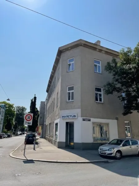 Attraktives Investment in 1220 Wien + Ertragsstarkes Zinshaus mit Entwicklungspotenzial, angrenzendem Baugrund und zusätzlichem Baupotenzial von rund 900 m² - Titelbild