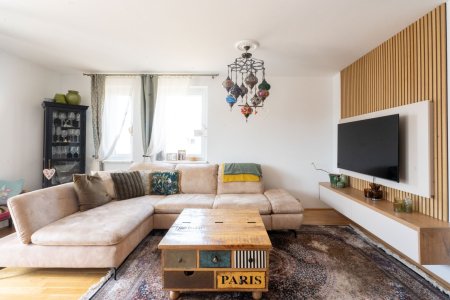 Traumhafte 4-Zimmer Wohnung mit Balkon+ Tiefgaragenparkplatz zu kaufen, Nähe Solar City