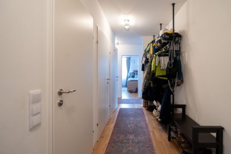 Traumhafte 4-Zimmer Wohnung mit Balkon+ Tiefgaragenparkplatz zu kaufen, Nähe Solar City