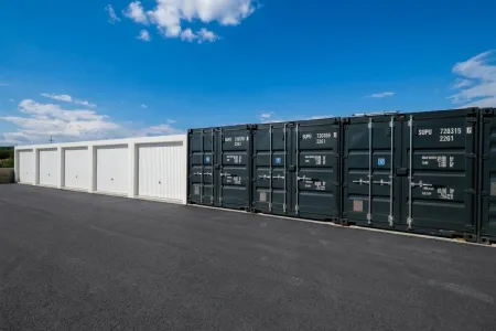 Blaufränkisch Storage - Ein Platz zum Verweilen - Garage und Container