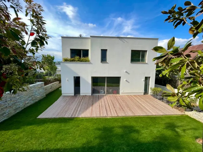 Provisionsfrei - Exklusives Einfamilienhaus mit großem Pool am Kahlenberg in Klosterneuburg - Bild