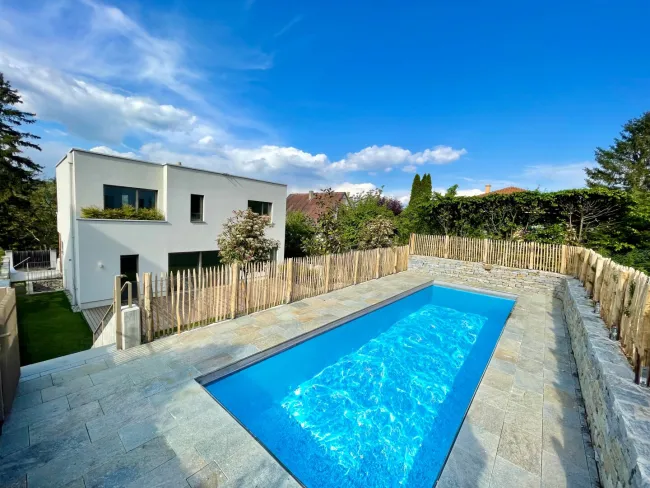 Provisionsfrei - Exklusives Einfamilienhaus mit großem Pool am Kahlenberg in Klosterneuburg - Titelbild