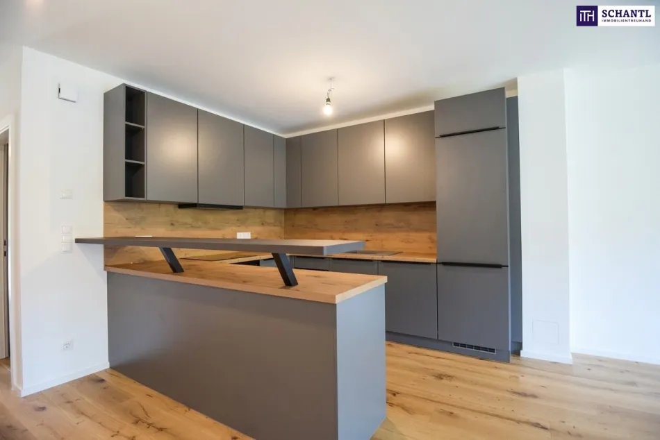 großes Badezimmer im OG