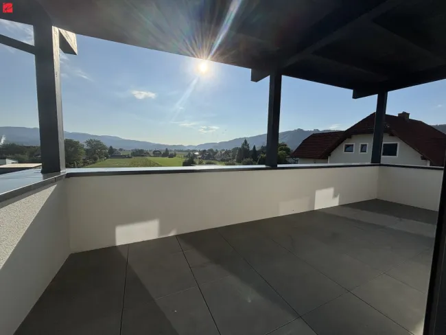 Stilvoller Wohntraum mit überdachter Terrasse - Titelbild