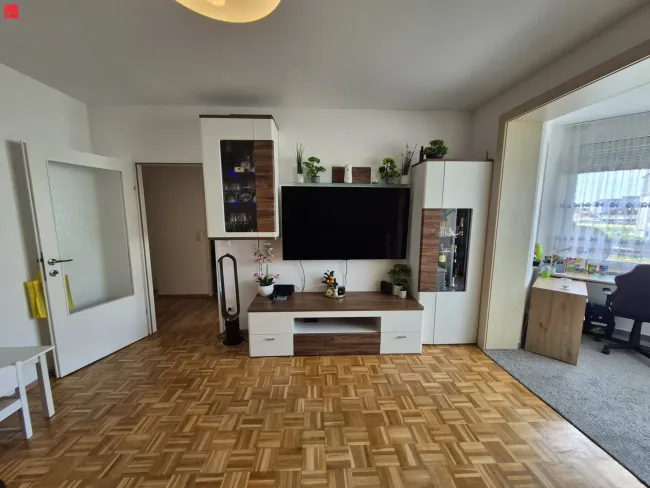 Helle Familienwohnung im Top-Zustand mit südseitiger Loggia - Titelbild