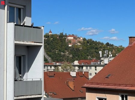 Helle Dachgeschosswohnung mit tollem Ausblick in zentraler Lage von Graz!