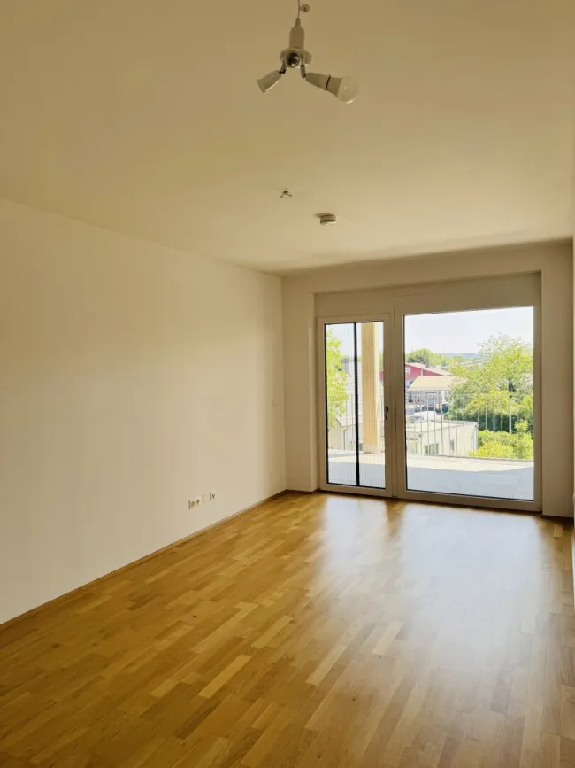 HERRLICHE Balkonwohnung mit Tiefgaragenparkplatz Nähe Hauptplatz in Kalsdorf - Bild