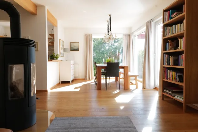 Modernes Einfamilienhaus mit separatem Home-Office in Grünlage – rund 30 Minuten südlich von Wien - Titelbild