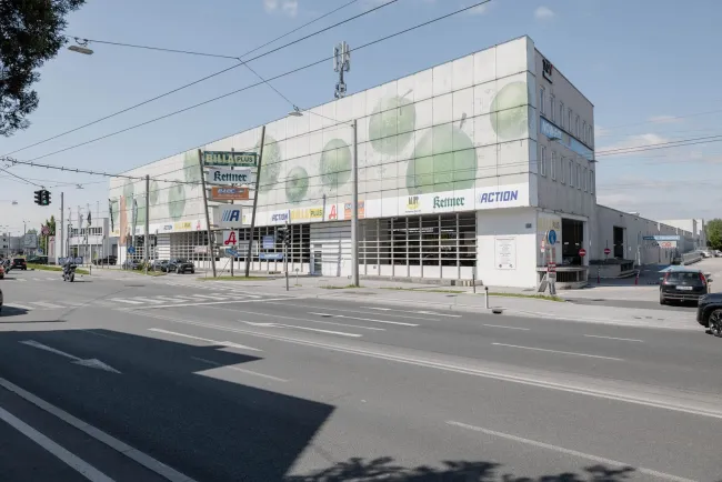 Geschäftslokal in EKZ Salzburg-Mitte - Preis auf Anfrage - Bild