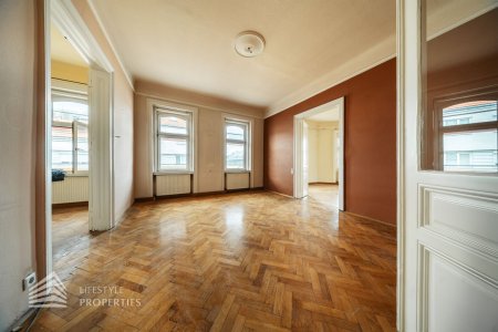 Helle renovierungsbedürftige 3-Zimmer Wohnung, Nähe Neustiftgasse