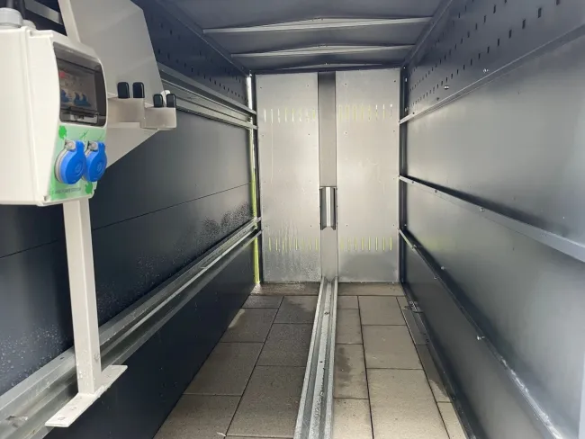 Fahrradbox mit Lademöglichkeit - Bild