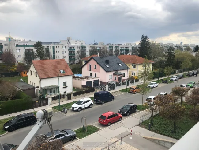 UNBEFRISTETE 3 ZIMMER NEUBAUMIETE * LOGGIA * GARAGENPLÄTZ * 930,- NETTOMIETE + BETRIEBSKOSTEN - Titelbild