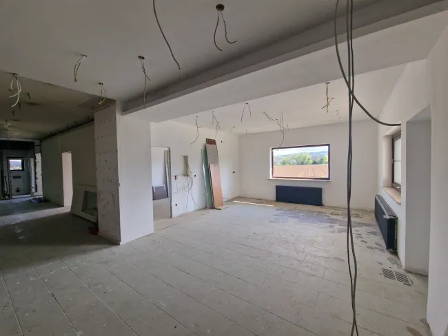 **Gewerbeobjekt / Wohnprojekt / Investitionschance** Sanierungsobjekt mit toller Anbindung–Eine Immobilie für Visionäre - Bild