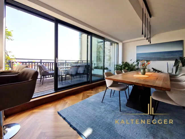 Essplatz vor der Küche mit Ausgang auf die Terrasse, Wohnküche ca. 33,30 m²