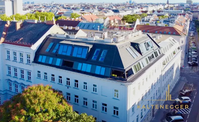 Terrasse, vom Schlafzimmer aus begehbar, südöstlich ausgerichtet, ca. 9,43 m²