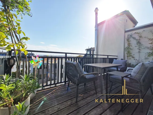 Terrasse, von der Wohnküche aus begehbar, südseitig ausgerichtet, ca. 10,53 m²