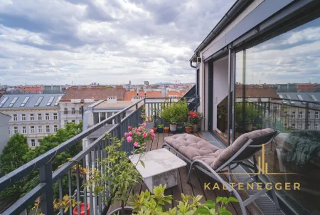 Terrasse, vom Schlafzimmer aus begehbar, südöstlich ausgerichtet, ca. 9,43 m²