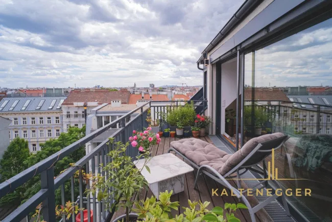Terrasse, vom Schlafzimmer aus begehbar, südöstlich ausgerichtet, ca. 9,43 m²