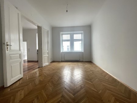 Jetzt sparen: Bis 31.08.2026 nur die halbe Provision - Stilvolle und geräumige 3-4 Zimmer-Altbauwohnung mit Balkon, nahe Währinger Straße