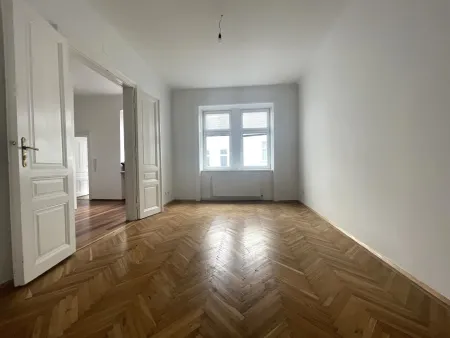 Jetzt sparen: Bis 31.08.2026 nur die halbe Provision - Stilvolle und geräumige 3-4 Zimmer-Altbauwohnung mit Balkon, nahe Währinger Straße