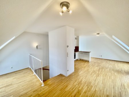 sommerangebot: 50 % weniger Provision bis 31.08.2026 - Lichtdurchflutete Dachgeschoss-Wohnung mit Terrasse