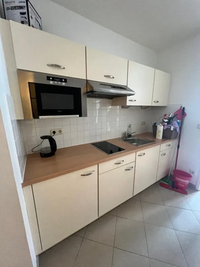 Kleine, smarte Starterwohnung mit Balkon und guter Infrastruktur - Bild